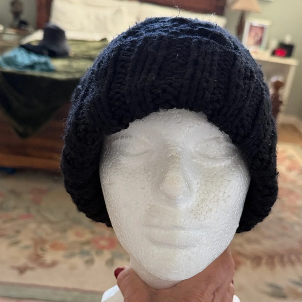 Black Knit Pom-Pom Beanie